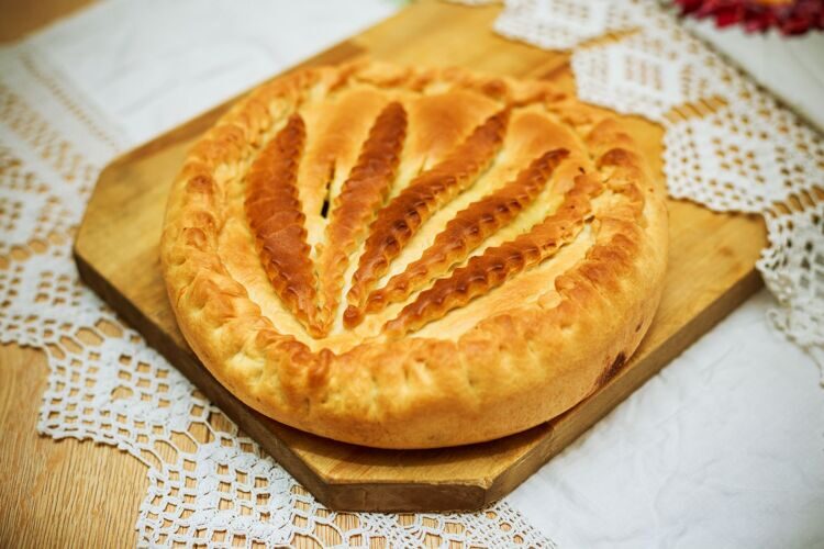 Пирог с горбушей и грибами