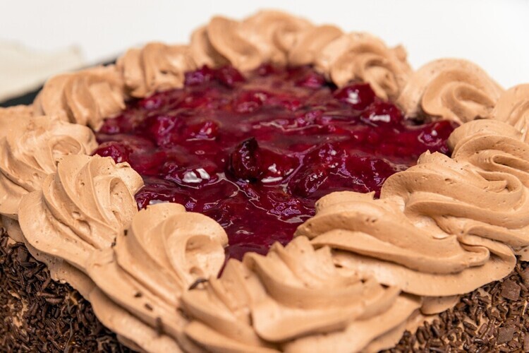 Торт Муссовый шоколадно - вишневый