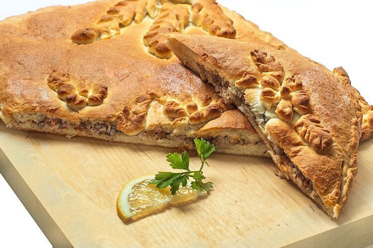 Пирог с сайрой и рисом